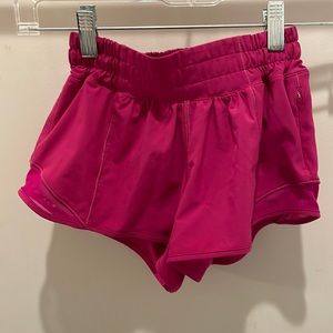 Lululemon Hotty Hot Low Rise Shorts 2.5 Size 0 Ripened Raspberry